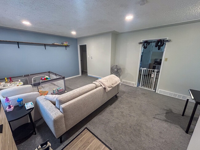 Building Photo - 3685 Ivanhoe St