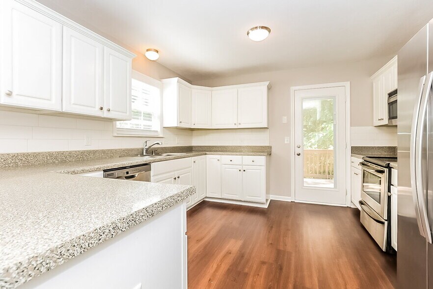 Building Photo - 2720 Windcrest Tr