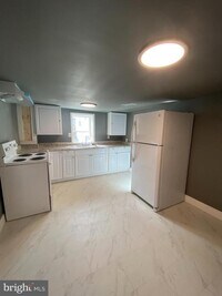 Building Photo - 109 E Congress St