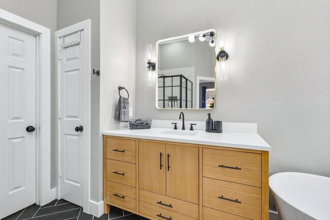 Building Photo - 5709 Courtney Cir