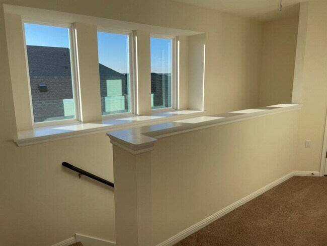 Building Photo - 9610 Morning Iris Dr