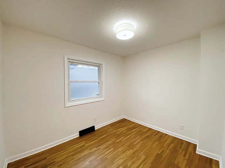 Building Photo - 3046 Buchanan St NE