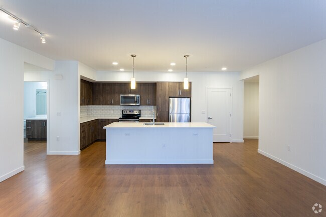 Interior Photo - 6tenEast