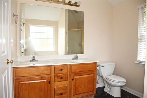 Building Photo - Beautiful Home with Spacious Open Floor Plan
