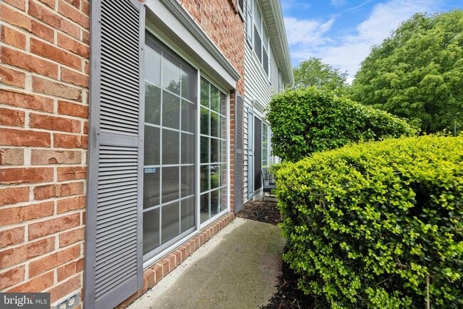 Building Photo - 66 Cheverny Ct