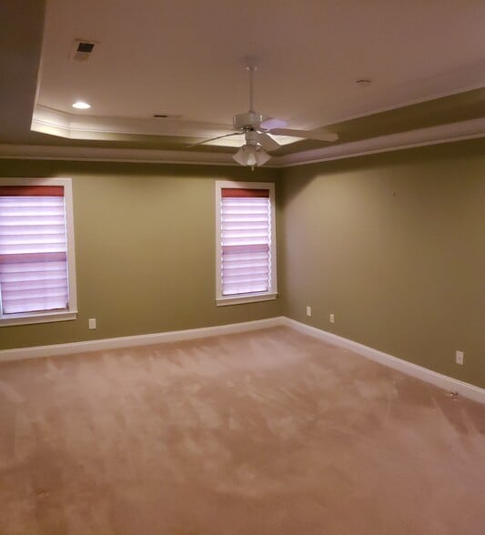 Building Photo - 315 St Nicholas Trl