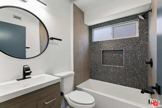 Building Photo - 2918 Hauser Blvd