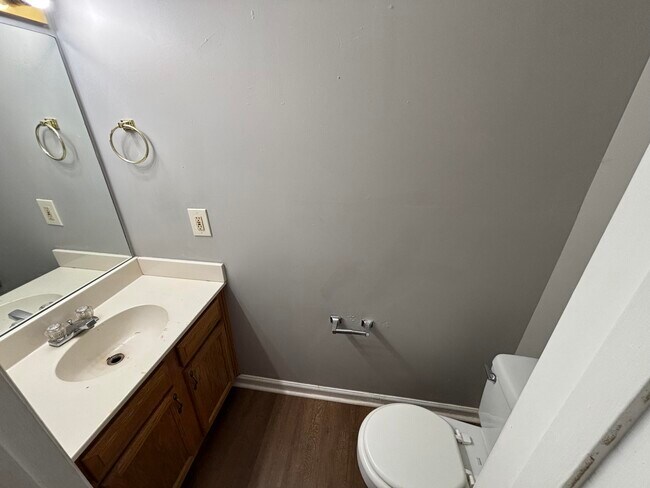 Building Photo - 210 Maple Leaf Ln