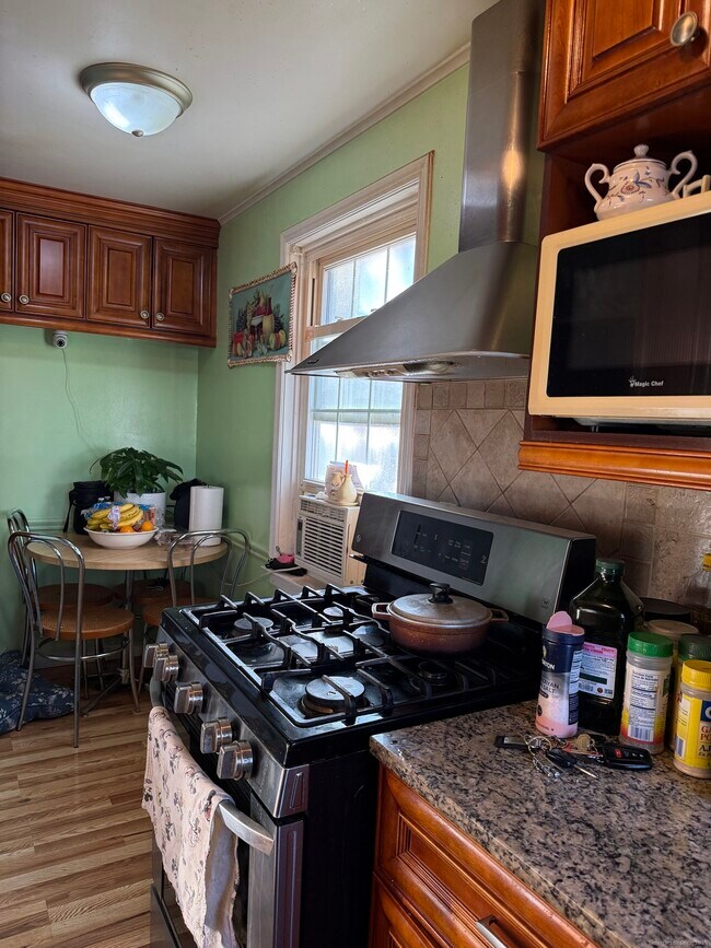 Building Photo - 1084 E Main St