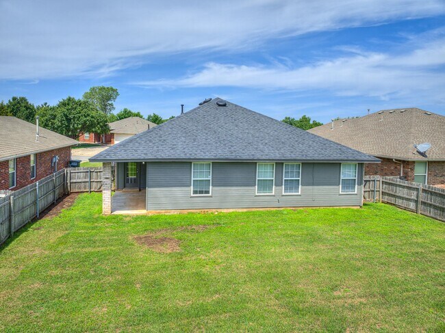 Building Photo - Charming home in North Edmond + Deer Creek Schools