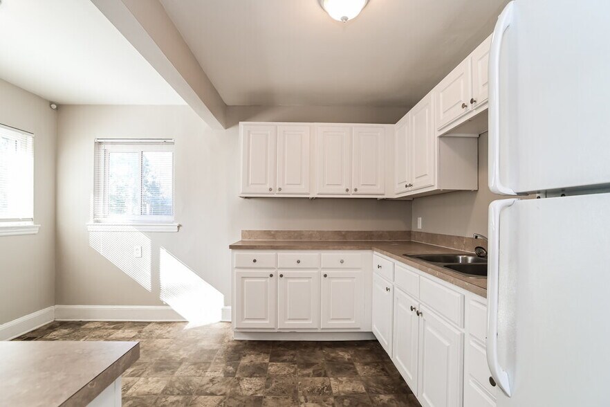 Building Photo - 2751 Catalina Ave