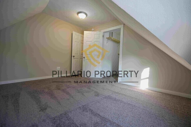 Building Photo - Close to Marion University, 3 Bedroom, 1.5...