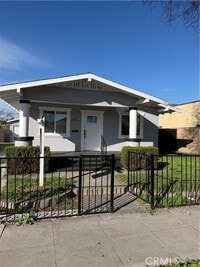 Building Photo - 1305 E 17th St