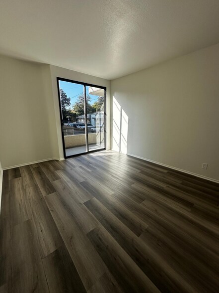 Building Photo - 4343 Whitsett Ave