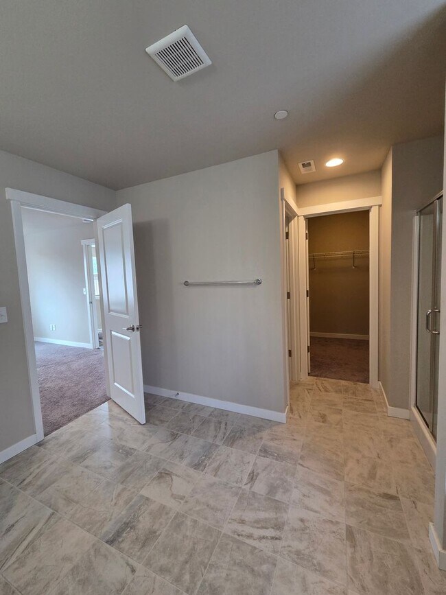 Building Photo - 2524 Jacaranda Ave