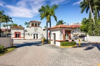Building Photo - 6709 N Kendall Dr