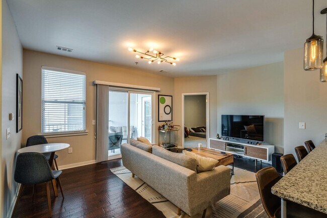 Building Photo - Chic East Nashville Two Bedroom Loft