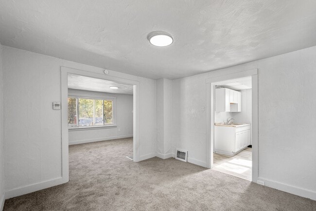 Building Photo - MOVE IN SPECIAL! SCORE HALF OFF 1ST MONTH'...