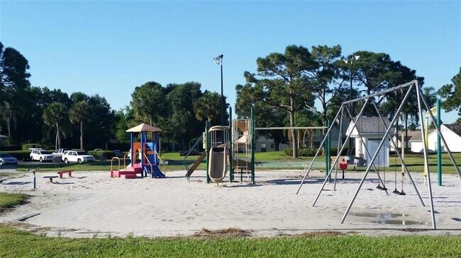 Building Photo - 3959 Atrium Dr