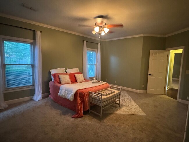 Building Photo - 416 Towne Lake Dr