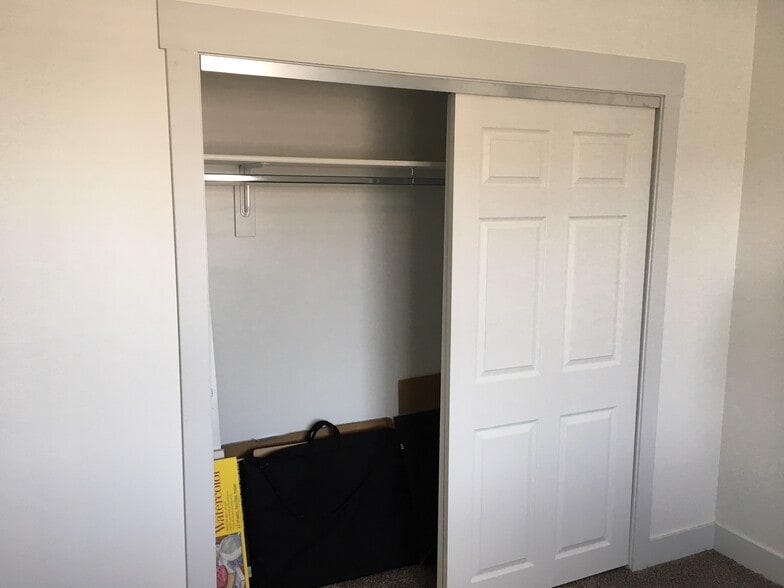 Building Photo - 1130 Cedar Knls