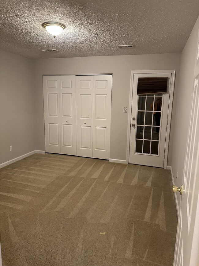 Building Photo - 220 Lantana Ln