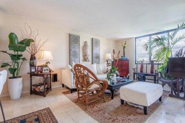 Building Photo - 1581 Brickell Ave