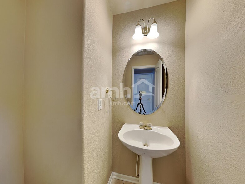 Building Photo - 23559 E Arkansas Pl