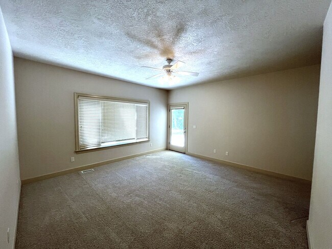 Building Photo - Beautiful 4 bed 3.5 bath home in Eagle jus...
