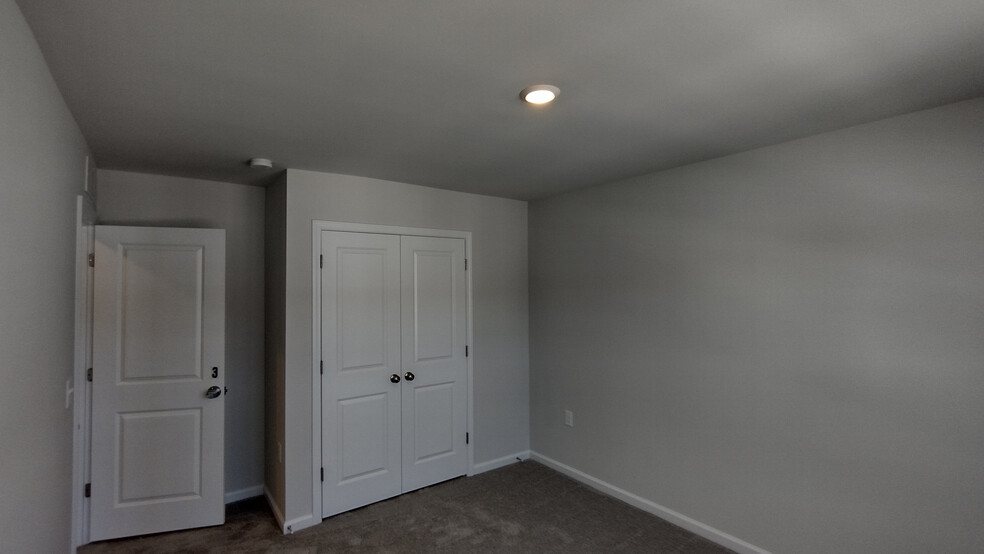 Building Photo - Room in Townhome on Terrawood Dr