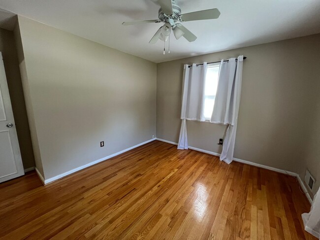 Building Photo - Charming Alexandria Home with Spacious Yard & Prime Location