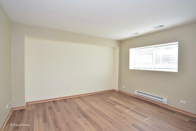 Building Photo - 923 Emerald Dr