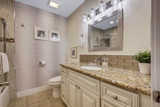 Building Photo - 2230 Tamarisk Rd