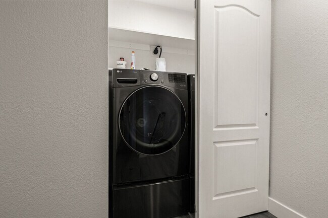 Building Photo - 3377 Sunburst Ct