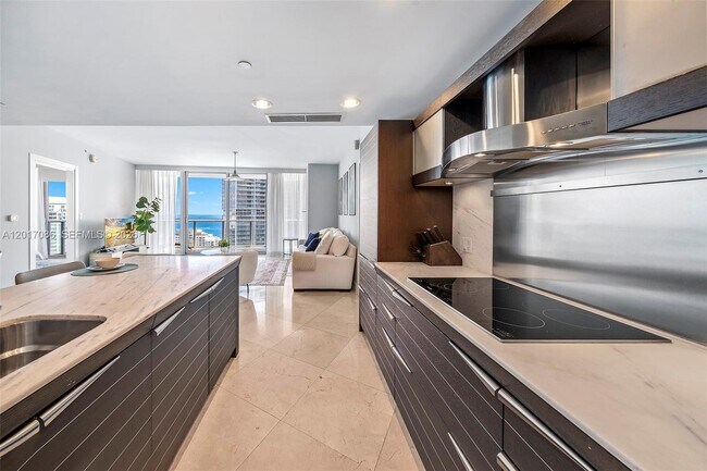 Building Photo - 200 Biscayne Blvd Way