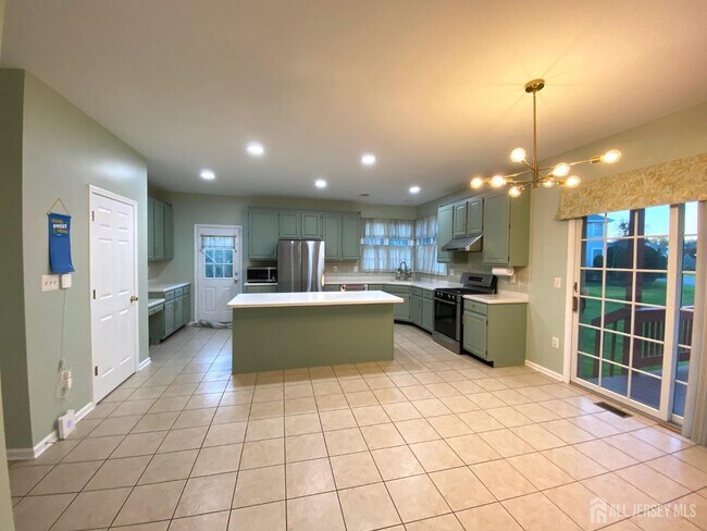 Building Photo - 2 Hampshire Pl