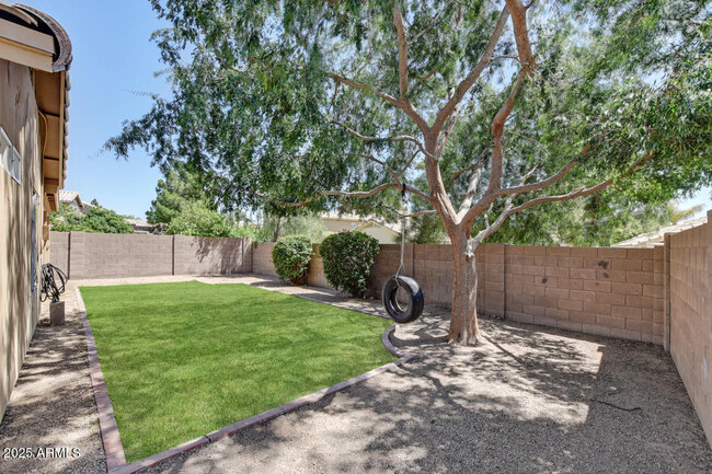 Building Photo - 7409 W Crest Ln
