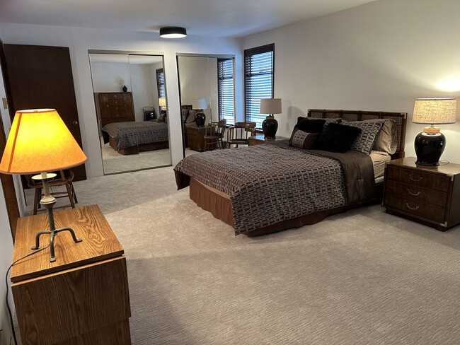 Building Photo - Furnished Condo in Seattle 2 beds and 3 ba...