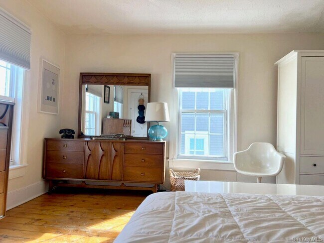 Building Photo - 369 Verplanck Ave