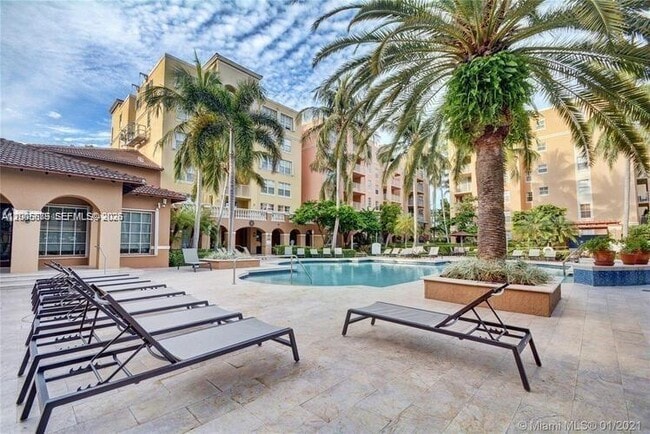 Building Photo - 19901 E Country Club Dr