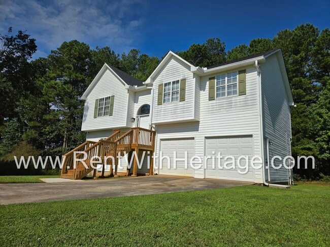 Building Photo - Gorgeous 5 bedroom/ 3 bath/ Upgrades Galor...
