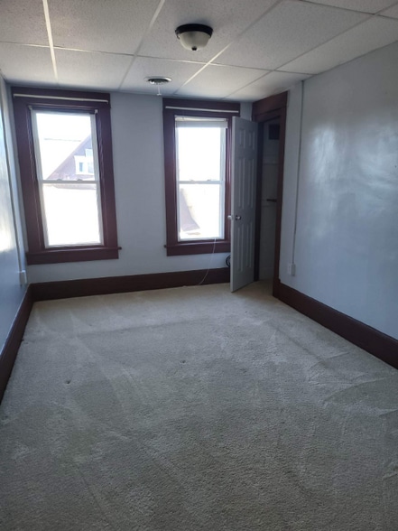 Building Photo - 101 E 2nd Ave