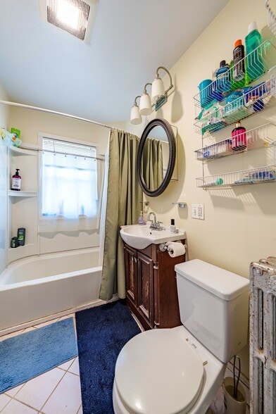 Main Bathroom - 8 Niles St