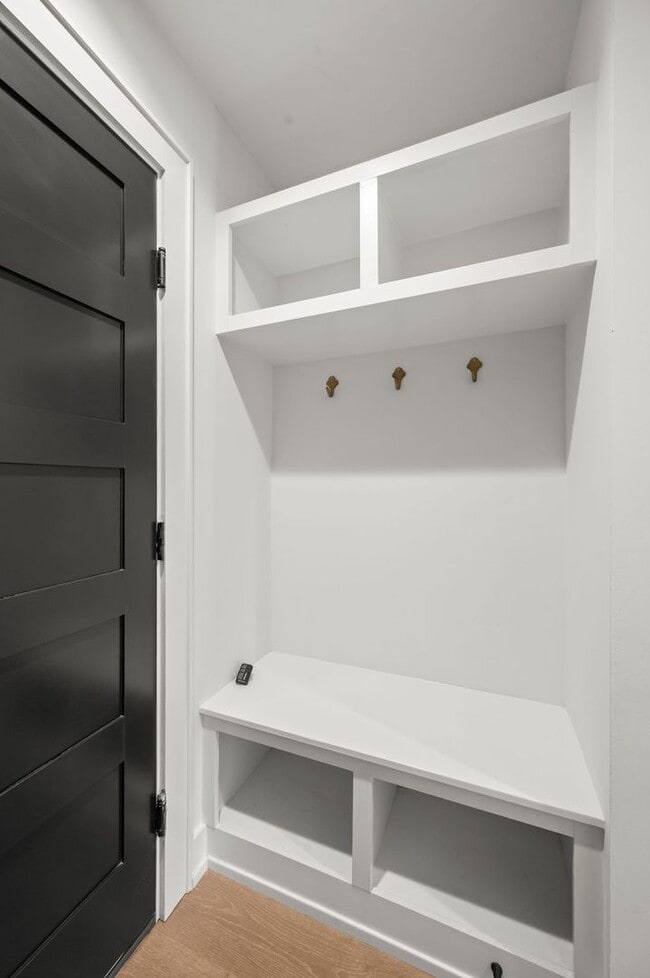 Building Photo - Stunning 3BE/3.5BA brownstone in the heart of historic Germantown!