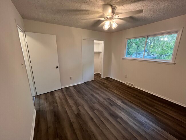 Building Photo - 1309 W Thoman St