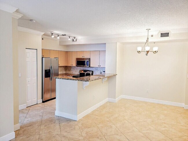 Building Photo - 616 Clearwater Park Rd
