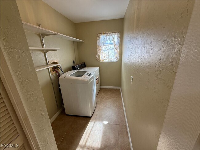 Building Photo - 132 Dania Cir