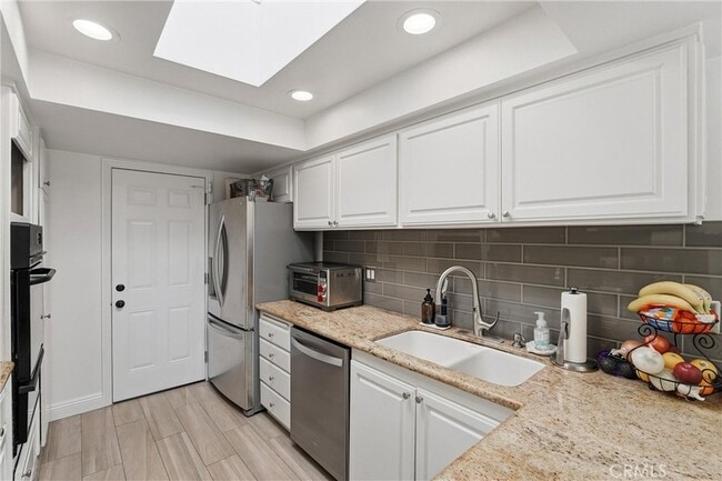 Building Photo - 30692 Calle Chueca