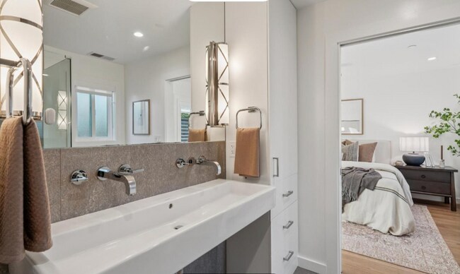 Building Photo - Beautifully remodeled 2BD/2BA single-level home in Tiburon