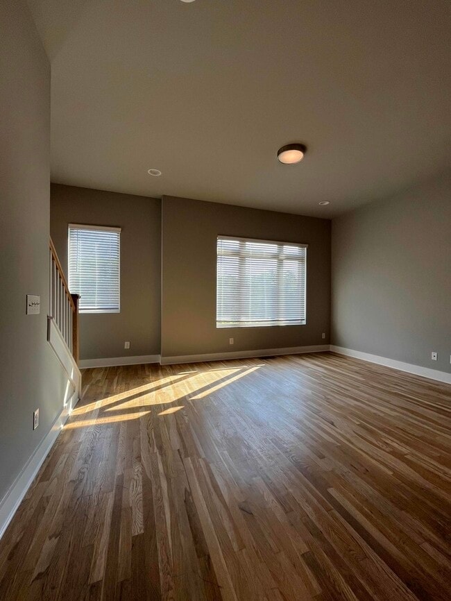 Building Photo - 976 Youngs Ln